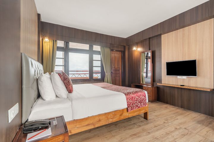 Room 16 of 32