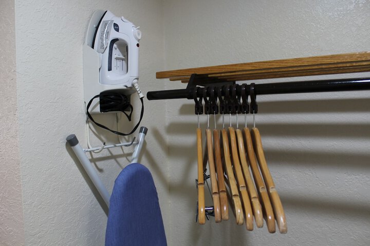 Iron/ironing board