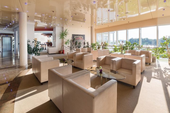 Entrance & Lobby