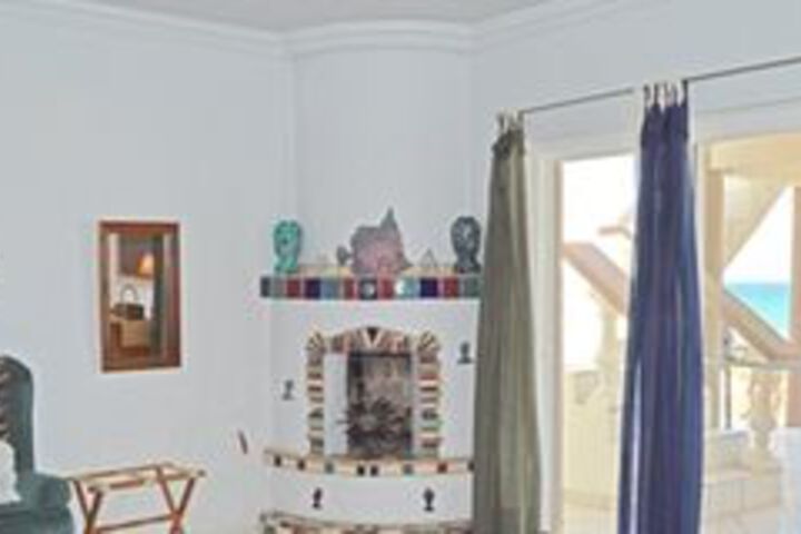 Room 16 of 38