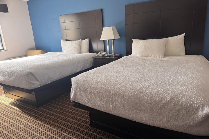 2 Queen Beds (3 of 5)
