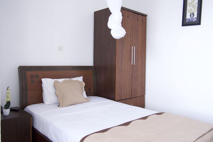Room 5 of 18