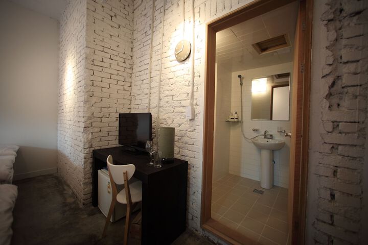 Room 27 of 155