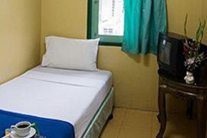 Room 3 of 33