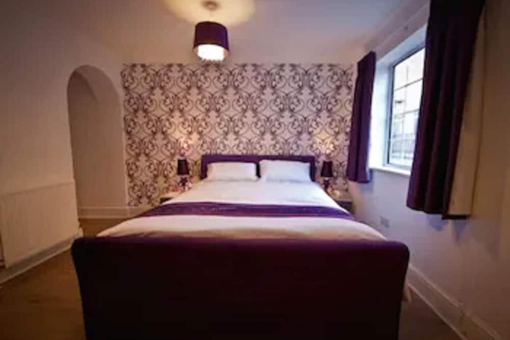 Room 2 of 74