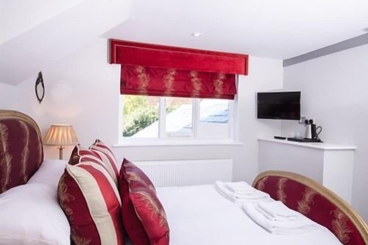 Room 2 of 109
