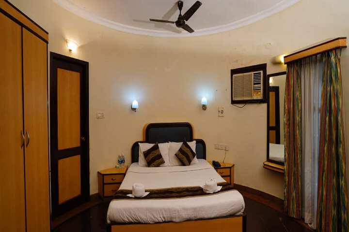 Room 9 of 45