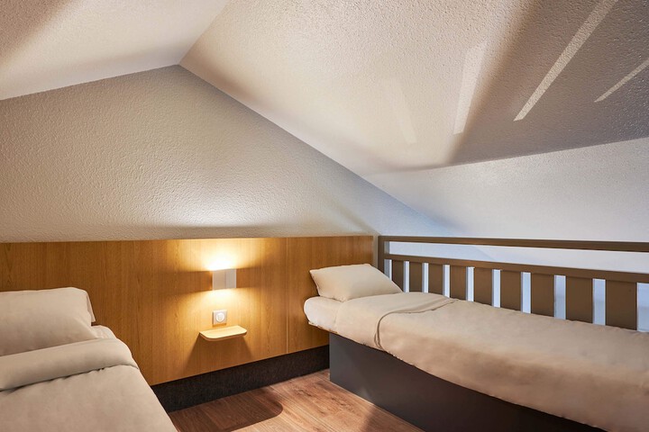 Room 15 of 35