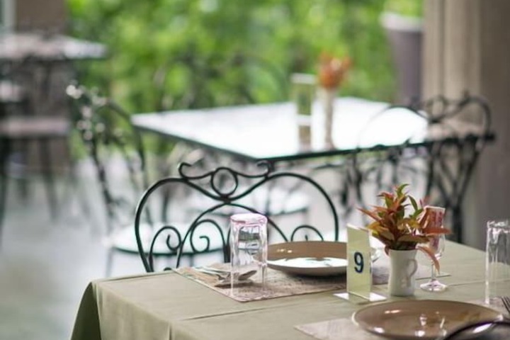 Dining 39 of 76