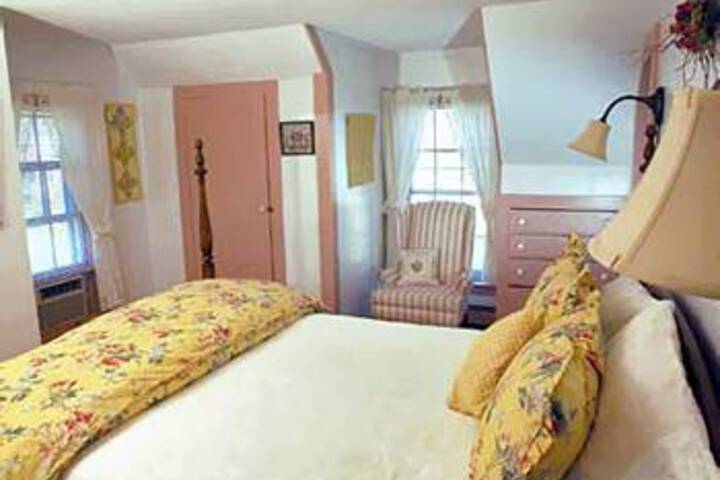 Room 9 of 33