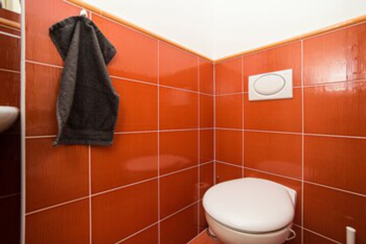 Room 9 of 38