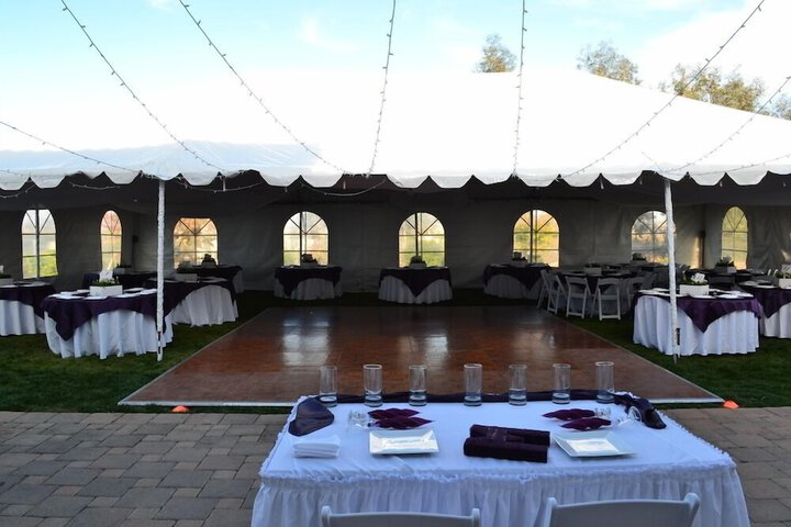 Dining 60 of 82