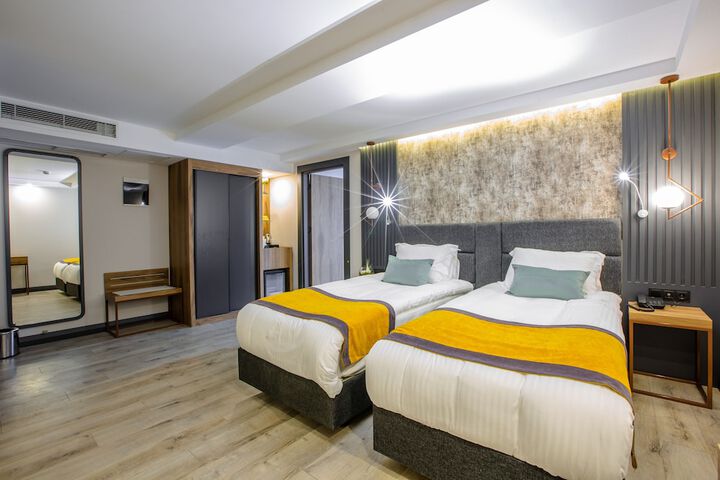 Room 33 of 44