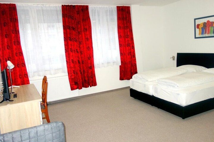 Room 9 of 27
