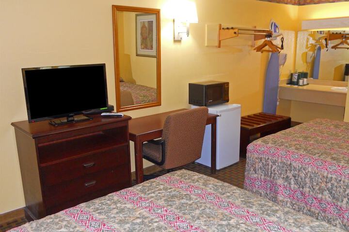 2 Double Beds (1 of 4)