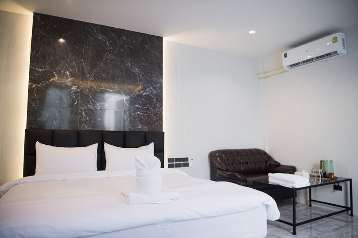 Room 4 of 13
