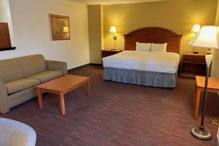 1 King Bed (6 of 14)
