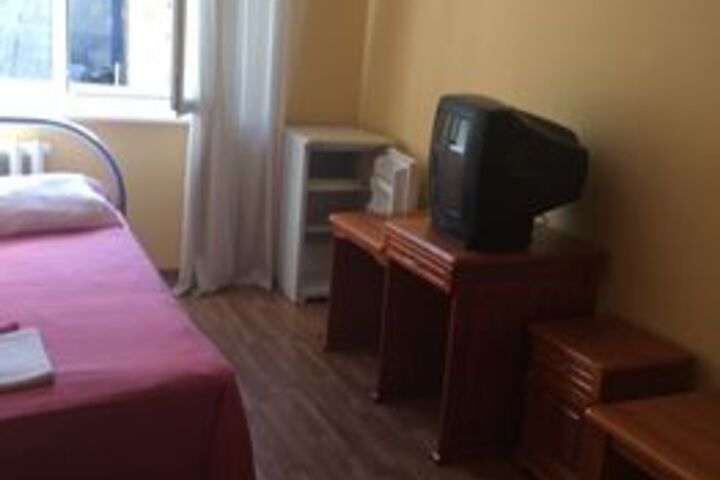 Room 13 of 25
