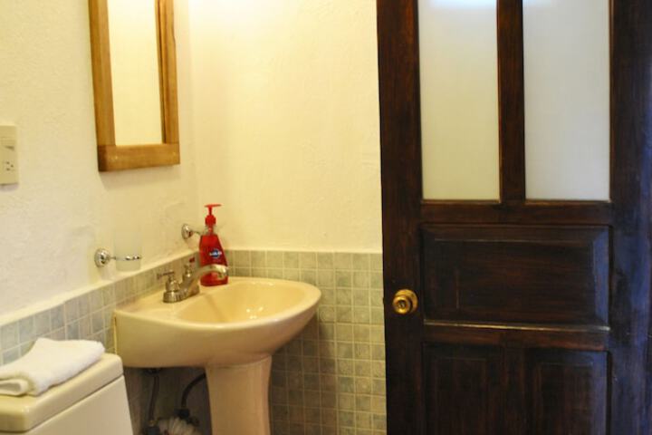 Room 8 of 16