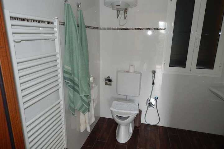 Room 9 of 13