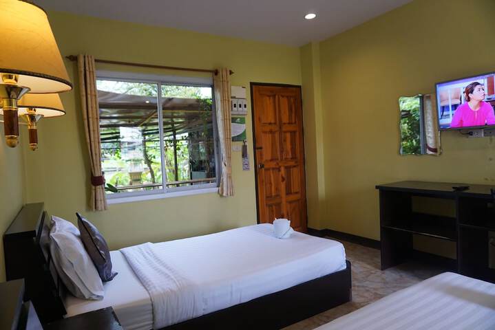 Room 11 of 40