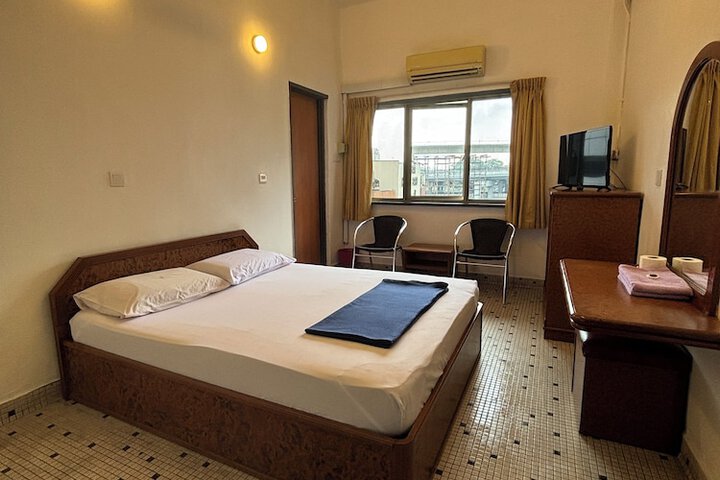 Room 6 of 19