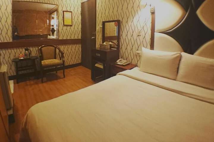 Room 14 of 34