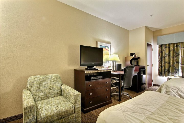 2 Double Beds (1 of 5)