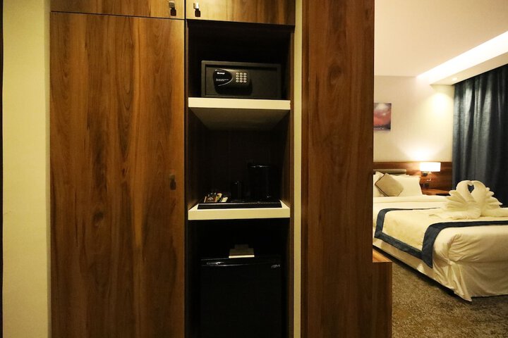 Room 9 of 39