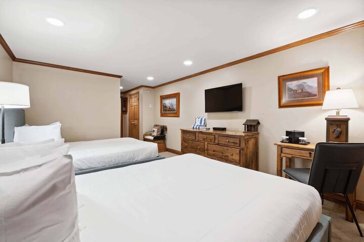 Room 44 of 192