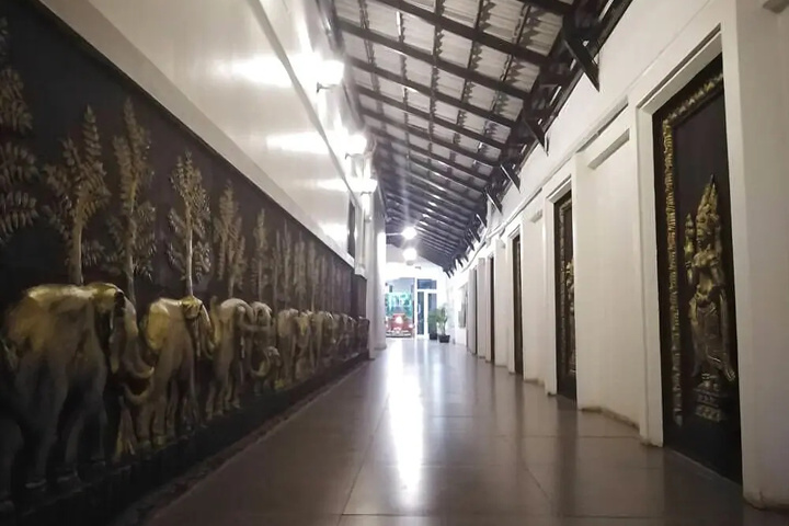 Room 8 of 10