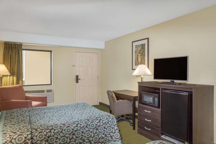 1 King Bed (8 of 8)