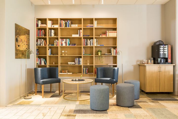 Guest Lobby