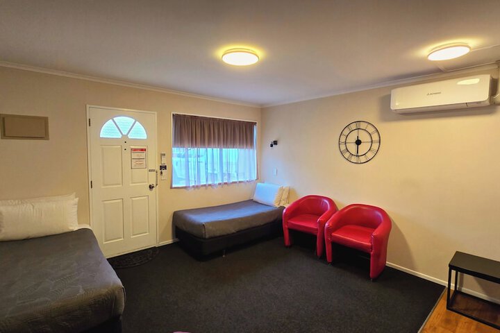 Room 102 of 175