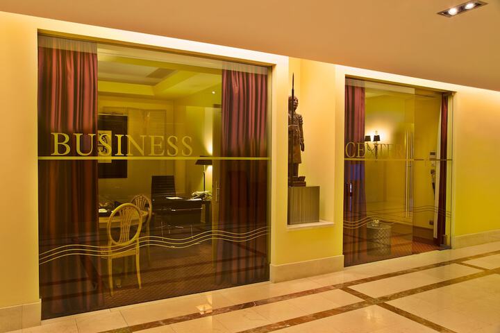 Business Center 70 of 84