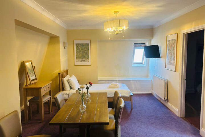 Room 9 of 33