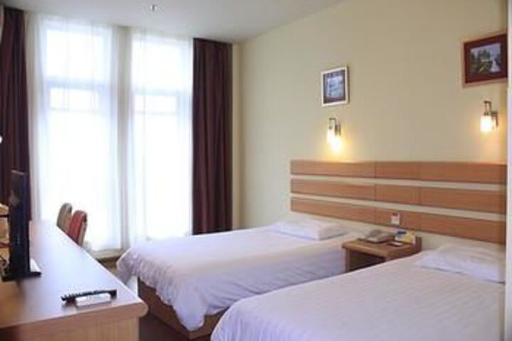 Room 8 of 11