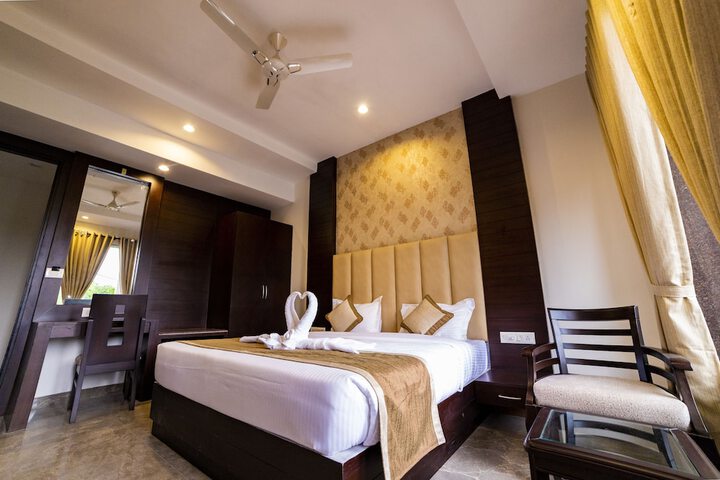 Room 6 of 34