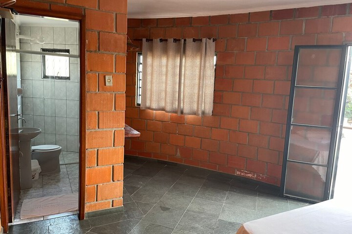 Room 4 of 7