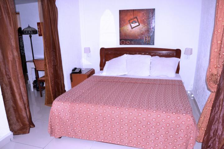 Room 16 of 40
