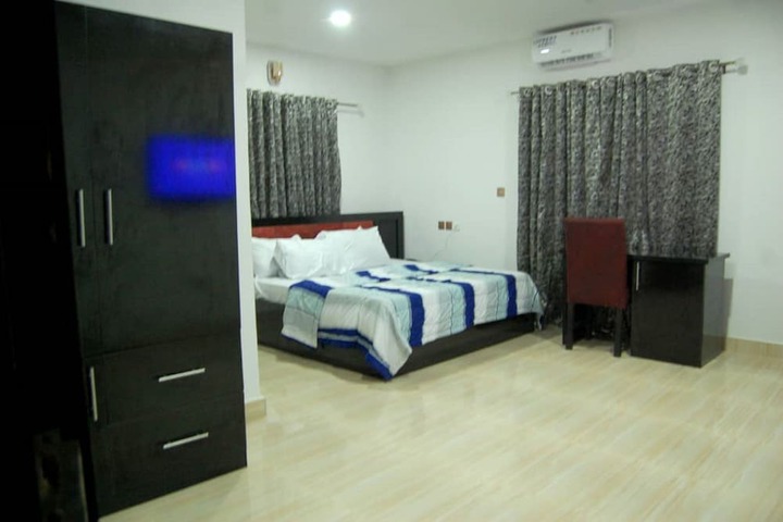 Room 8 of 28