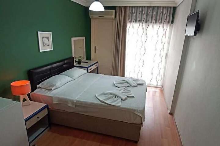 Room 8 of 17