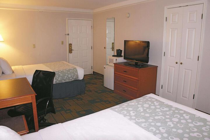 2 Double Beds (2 of 8)