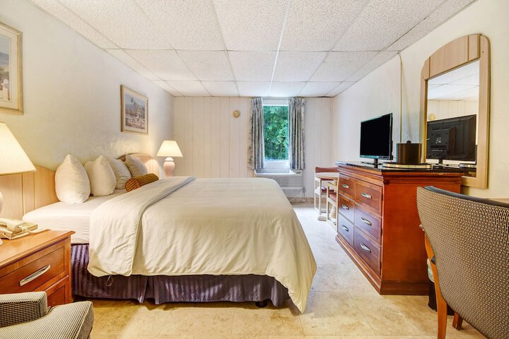 Room 4 of 25