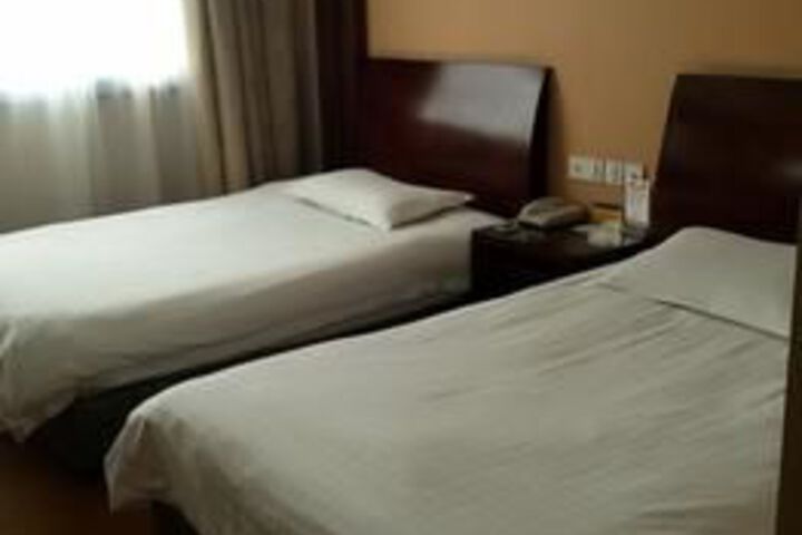 Room 7 of 10