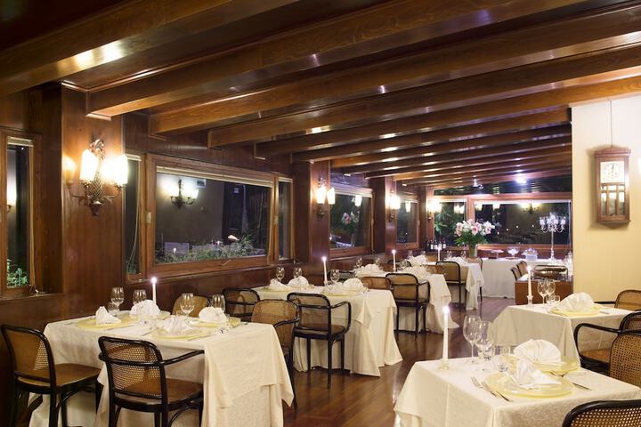 Dining 44 of 67
