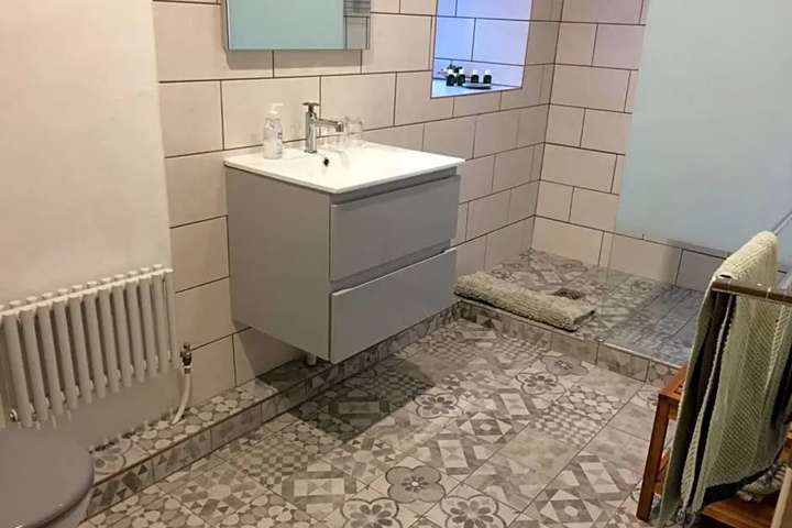 Room 4 of 4