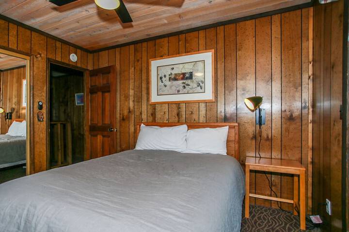 Room 3 of 28