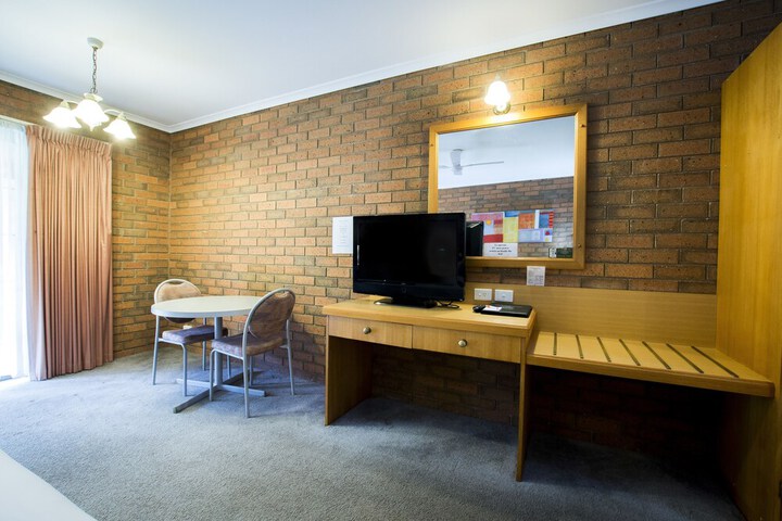 Room 5 of 38