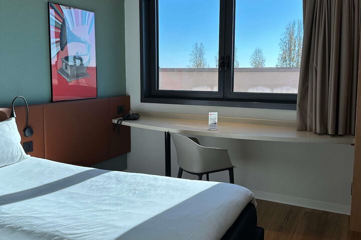 Room 50 of 85
